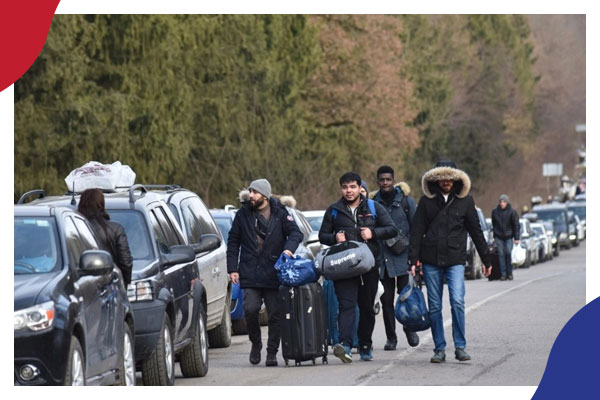 تعرضوا للضرب والعنصرية.. شهادات مروّعة لمصريين على الحدود الأوكرانية
