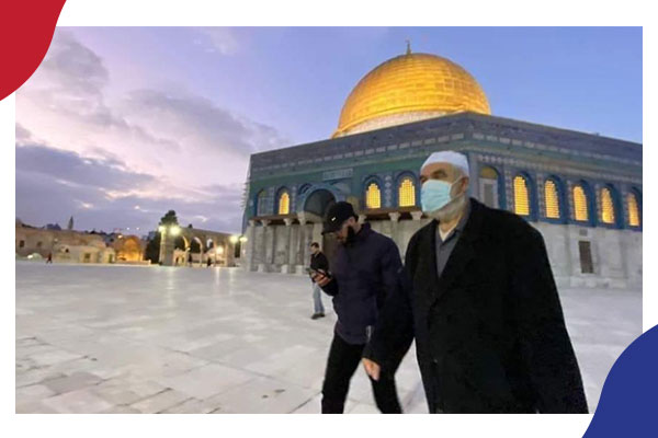 الشيخ رائد صلاح يصلي في المسجد الأقصى بعد منعه 15 عاماً واستقبال حافل