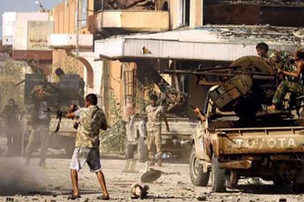 مركز كارنيغي: تأجيل الانتخابات الليبية يجر البلاد إلى حرب أهلية مجددا