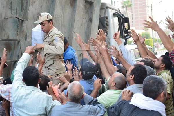 مصر: النظام يهدد بتشديد القبضة الأمنية خوفا من تداعيات الغضب الشعبي 