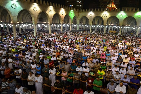 غضب بين المصريين بسبب قرارات لوزير الأوقاف بمنع التهجد وتفتيش المساجد