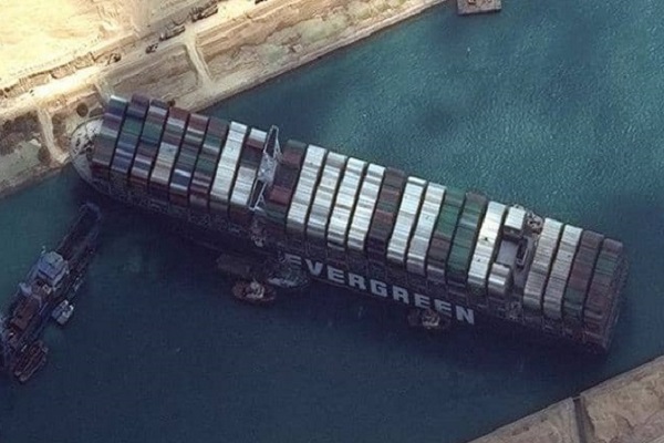  صراع التعويضات يشتعل بعد انتهاء أزمة قناة السويس